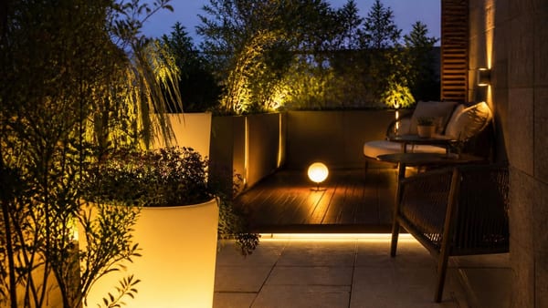 María Cánovas, interiorista: 'Lo ideal es combinar diferentes capas de luz de manera que la terraza gana profundidad…